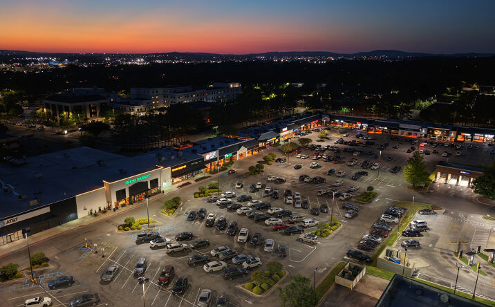 Pictures of Retail, Restaurant property located at 4800 Whitesburg Dr, Huntsville, AL 35802 for lease - image #1