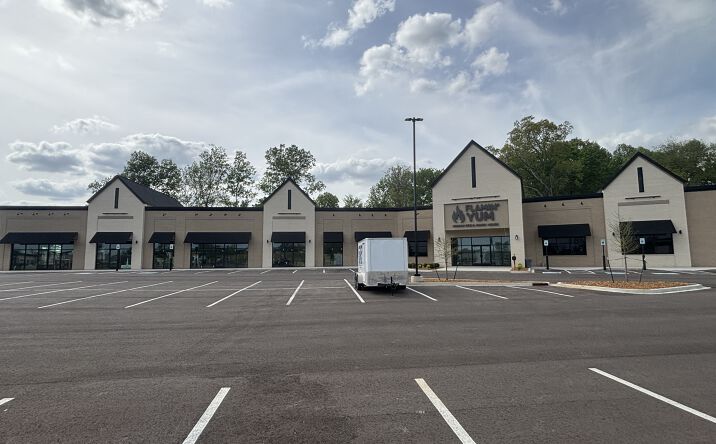 Pictures of Retail, Restaurant, Office property located at 17 Colonnade Blvd, Jackson, TN 38305 for lease - image #1