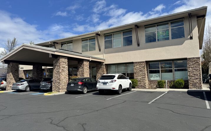 Pictures of Office, Retail property located at 2924 Siskiyou Blvd, Medford, OR 97504 for lease - image #1
