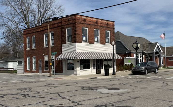 Pictures of Restaurant, Office, Retail property located at 51094 Washington St, New Baltimore, MI 48047 for lease - image #1