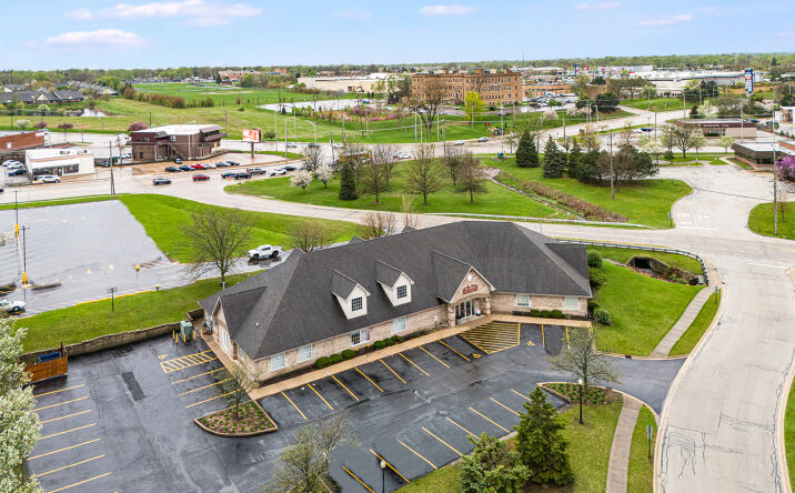 Pictures of Office property located at 1640 Willow Cir Dr, Crest Hill, IL 60403 for lease - image #1