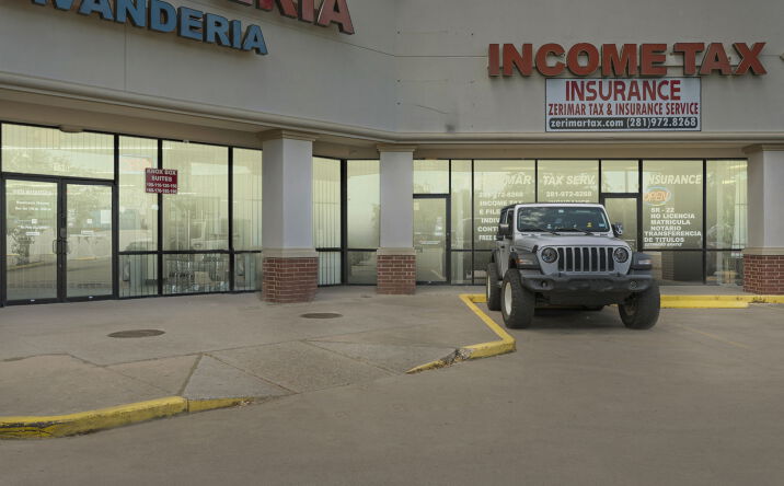 Pictures of Retail property located at 301 Vista Rd, Pasadena, TX 77504 for lease - image #1