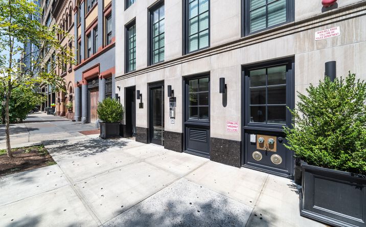 Pictures of Retail property located at 227 E 67th St, New York, NY 10065 for lease - image #1