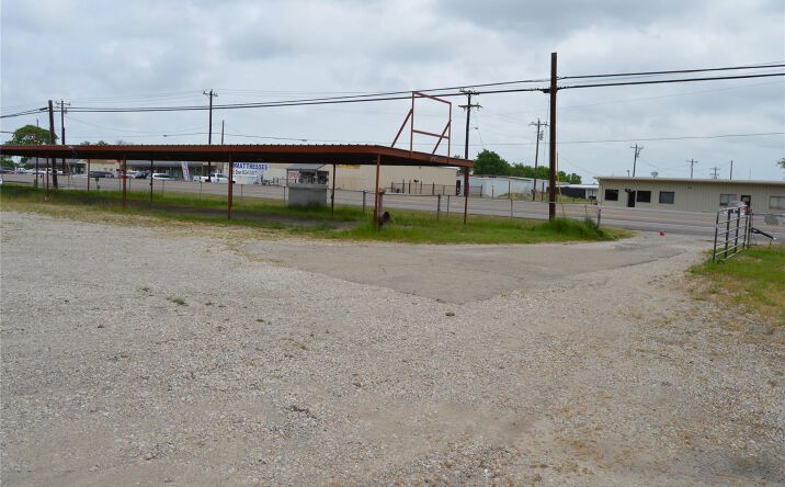 Pictures of Retail, Industrial property located at 3970 State Highway 34 S, Greenville, TX 75402-5137 for lease - image #1