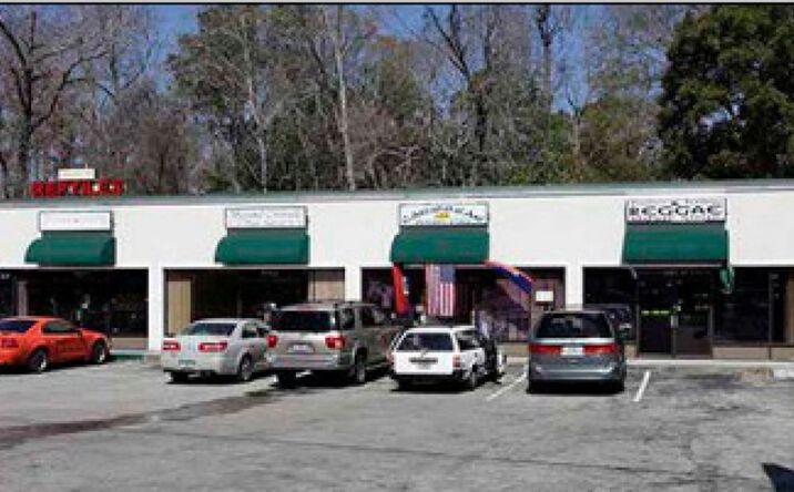 Pictures of Retail property located at 5501 Beach Blvd, Jacksonville, FL 32207 for lease - image #1