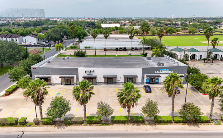 Pictures of Retail, Office, Restaurant property located at 1032 W Sam Houston Blvd, Pharr, TX 78577 for lease - image #1