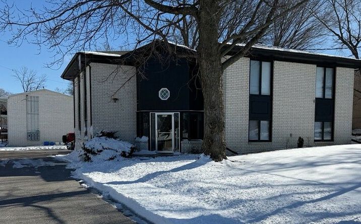 Pictures of Office property located at 2313 Rocklyn Dr, Urbandale, IA 50322 for lease - image #1