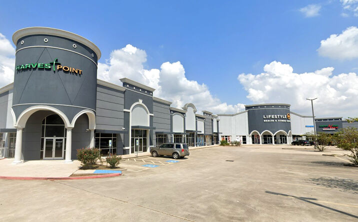 Pictures of Retail property located at 12159 Shadow Creek Pkwy, Pearland, TX 77584 for lease - image #1
