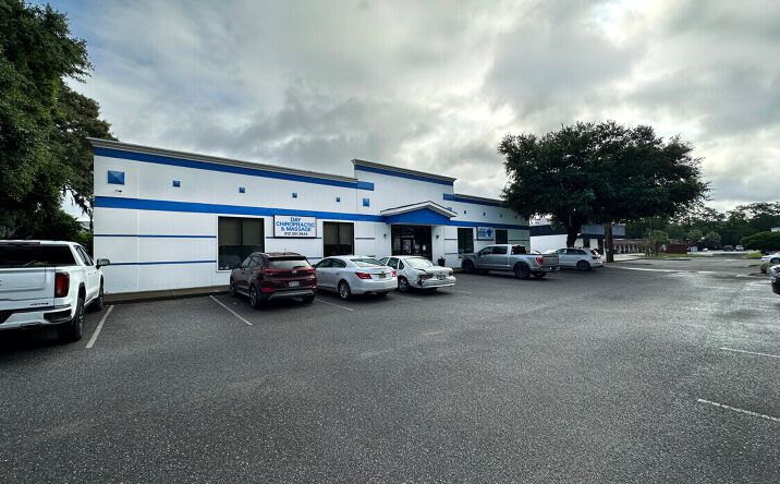 Pictures of Retail, Office property located at 702 Mall Blvd, Savannah, GA 31406 for lease - image #1