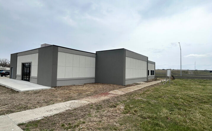 Pictures of Retail, Office, Restaurant property located at 5029 NE 14th St, Des Moines, IA 50313 for lease - image #1