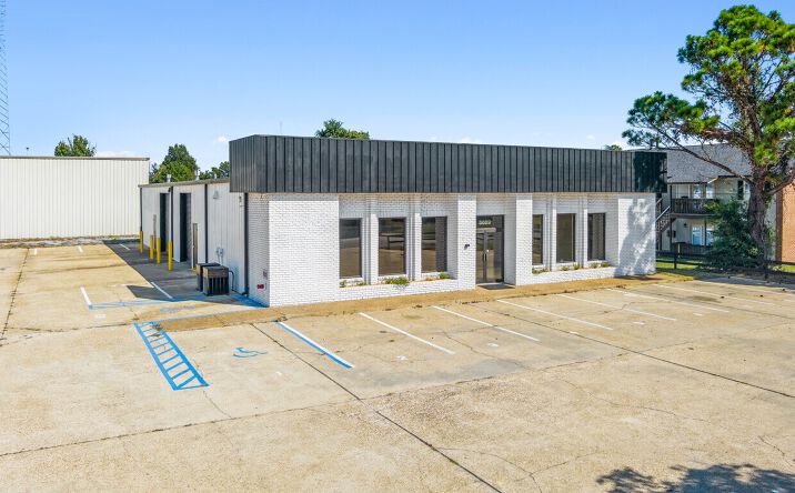 Pictures of Retail, Industrial, Office property located at 5669 Eddins Rd, Montgomery, AL 36117 for lease - image #1