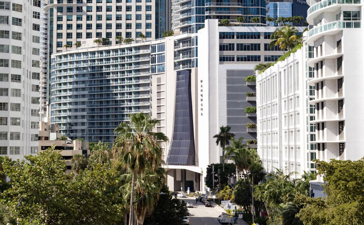 Pictures of Retail property located at 1100 Brickell Bay Dr., Miami, FL 33131 for lease - image #1