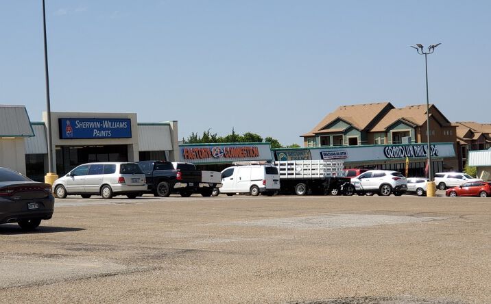 Pictures of Retail, Office property located at 1203 E ENNIS AVE, ENNIS, TX 75119-5120 for lease - image #1
