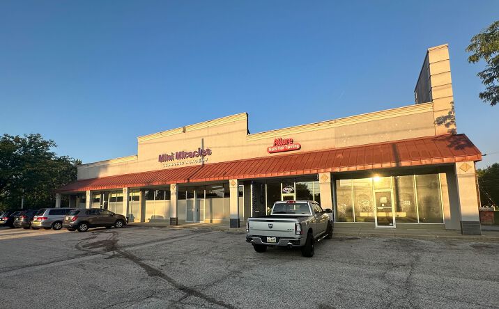 Pictures of Retail property located at 4660-4674 Ridge Road, Brooklyn, OH 44144 for lease - image #1