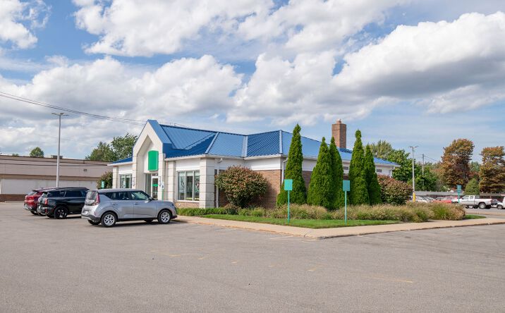 Pictures of Retail property located at 6257 Mayfield Road, Mayfield Heights, OH 44124 for lease - image #1