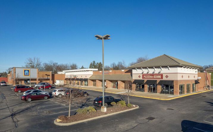 Pictures of Retail, Restaurant property located at 7301-7305 Broadview Rd, Seven Hills, OH 44131 for lease - image #1