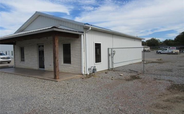 Pictures of Office, Retail property located at 1008 N Main, McAlester, OK 74501 for lease - image #1