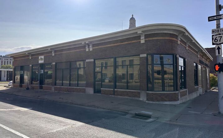 Pictures of Office property located at 227 W 4TH Street, Davenport, IA 52801 for lease - image #1