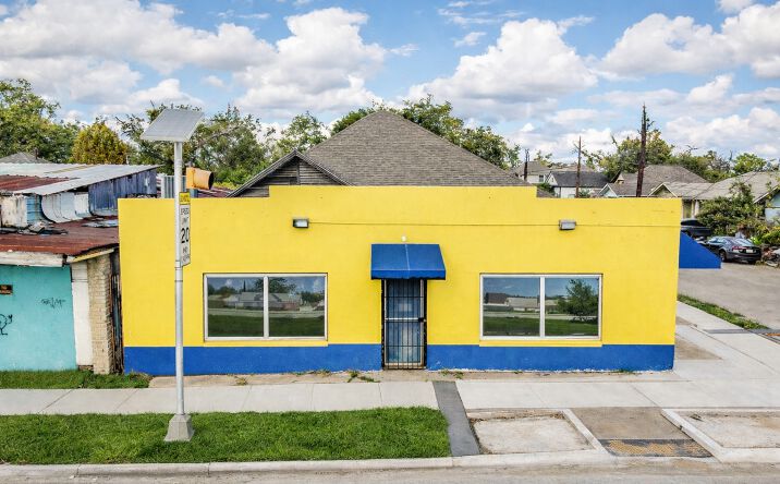 Pictures of Retail, Office, Restaurant property located at 815 Quitman St, Houston, TX 77009 for lease - image #1