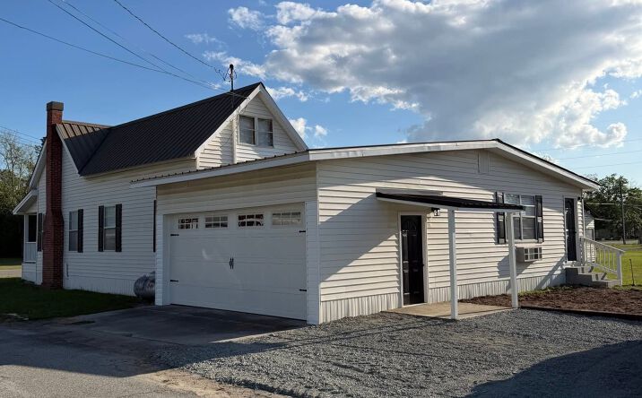 Pictures of Retail, Office, Special Purpose property located at Adel, GA, Adel, GA 31620 for lease - image #1