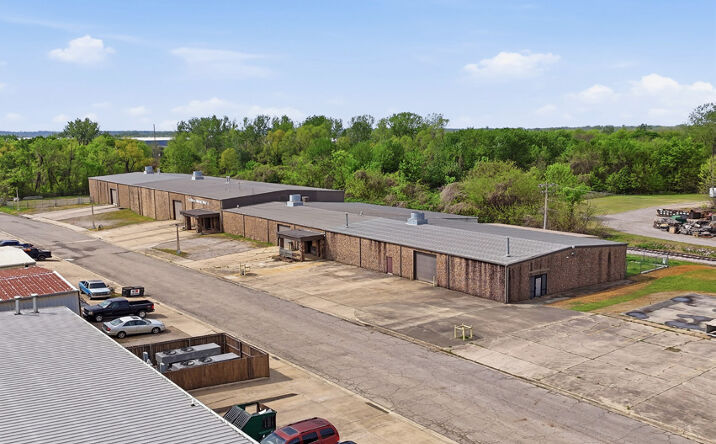 Pictures of Industrial property located at 1024 S 25th Street, Van Buren, AR 72956 for lease - image #1