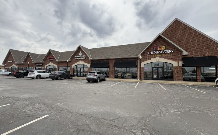 Pictures of Retail, Office, Special Purpose property located at 809 W Camp St, East Peoria, IL 61611 for lease - image #1