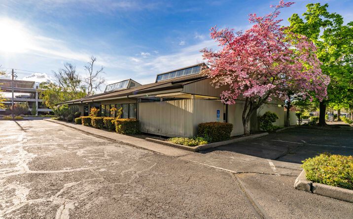 Pictures of Office property located at 537 Murphy Rd, Medford, OR 97504 for lease - image #1