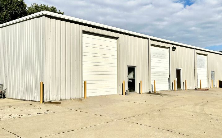 Pictures of Industrial property located at 1805 Industrial Park Dr, Normal, IL 61761 for lease - image #1