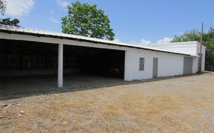 Pictures of Special Purpose property located at 1907 N 11th Street 2, Muskogee, OK 74401 for lease - image #1