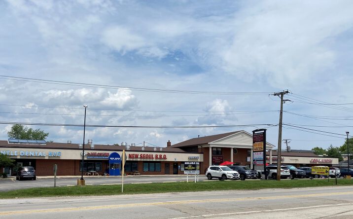 Pictures of Office property located at 634 W Algonquin Road, Des Plaines, IL 60016 for lease - image #1