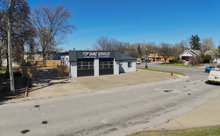 Pictures of Retail property located at 4438 S Wayne Road, Wayne, MI 48184 for lease - image #1