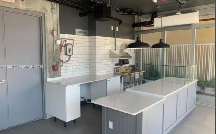 Pictures of Restaurant, Office, Retail property located at 538 Meridian Ave, Miami Beach, FL 33139 for lease - image #1