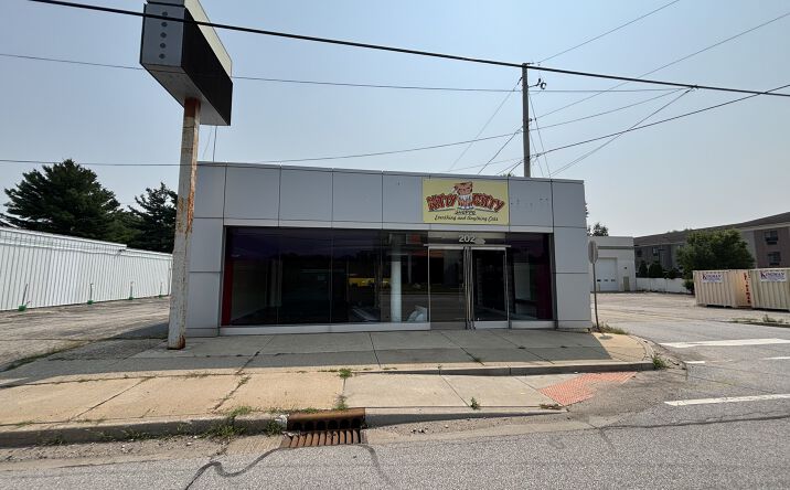 Pictures of Retail, Office property located at 202 N Dixie Way, Roseland, IN 46637 for lease - image #1