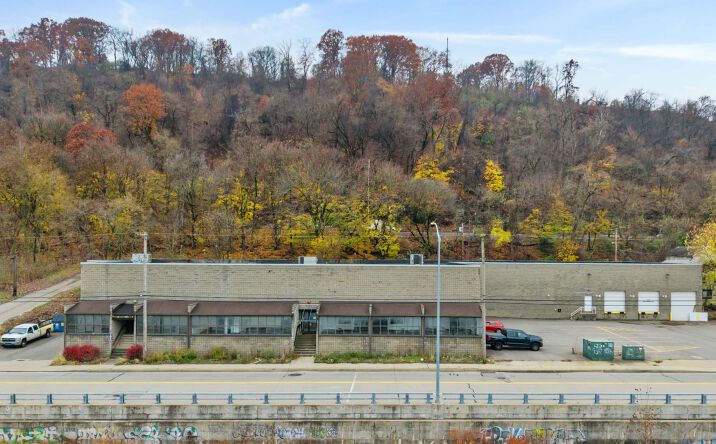 Pictures of Industrial property located at 2707 W Carson St, Pittsburgh, PA 15204 for lease - image #1