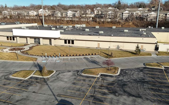 Pictures of Retail, Industrial property located at 901 Fort Crook Road N, Bellevue, NE 68005 for lease - image #1