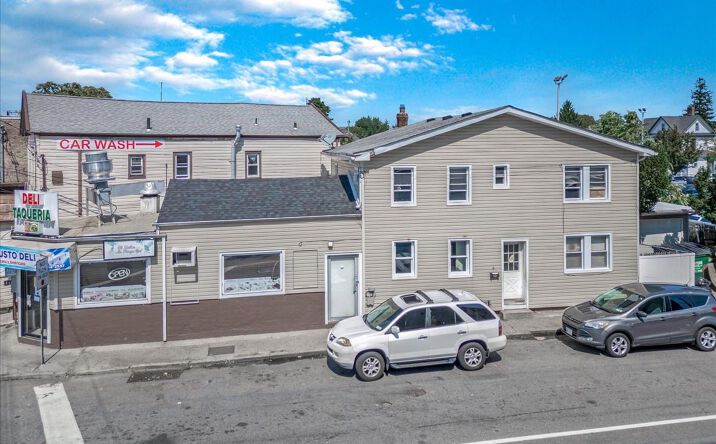 Pictures of Restaurant property located at 6 E Barclay, Oyster Bay, NY 11801 for lease - image #1