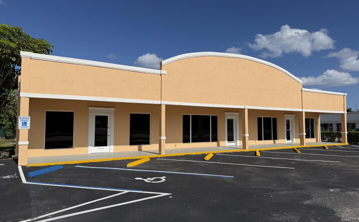 Pictures of Retail property located at 3060 N Federal Highway, Boca Raton, FL 33431 for lease - image #1