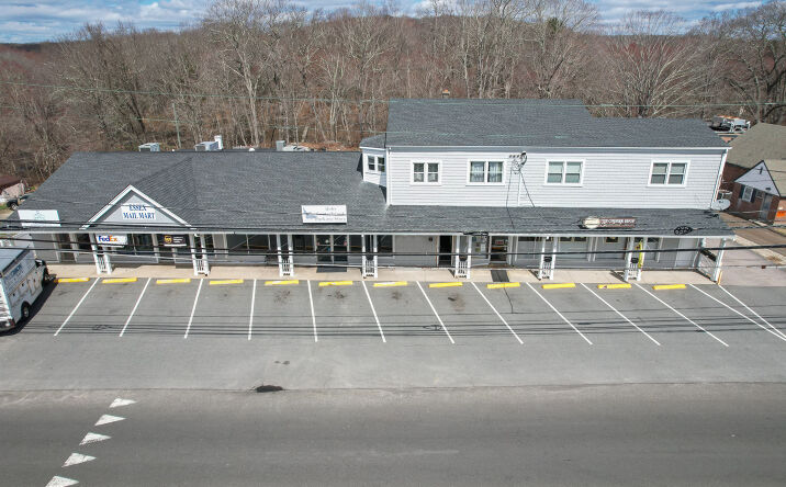 Pictures of Retail, Office, Restaurant property located at 33 Main Street, Essex, CT 06409 for lease - image #1