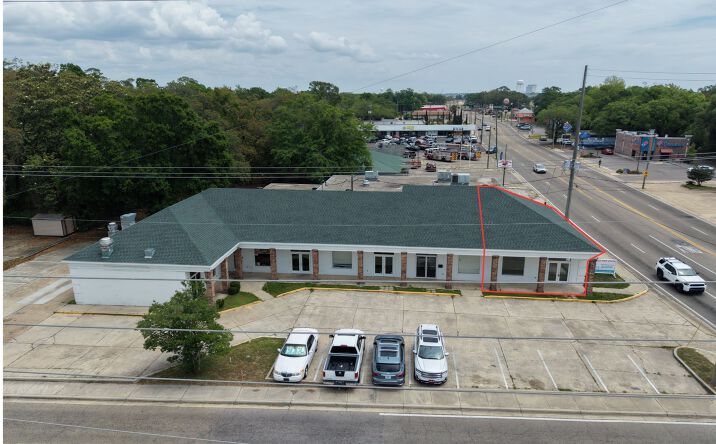 Pictures of Retail property located at 1698 Pass Road, Biloxi, MS 39531 for lease - image #1