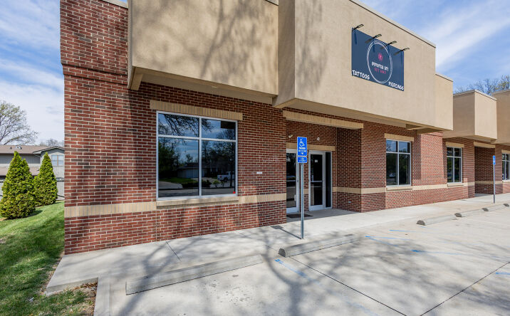 Pictures of Retail property located at 2807 W BROADWAY, COLUMBIA, MO 65203 for lease - image #1