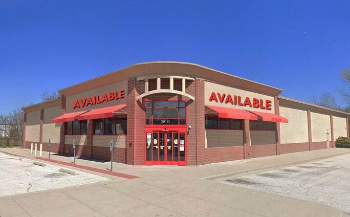 Pictures of Retail property located at 39161 North Sheridan Road, Beach Park, IL 60099 for lease - image #1