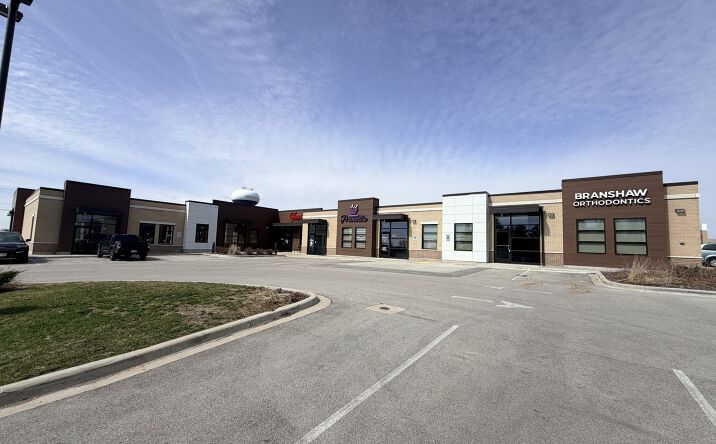 Pictures of Retail property located at 17065-17165 W Capitol Dr, Brookfield, WI 53005 for lease - image #1