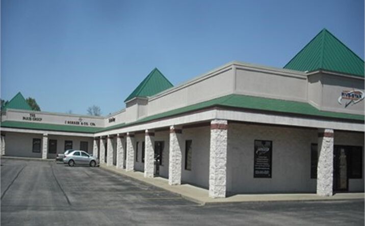 Pictures of Retail property located at 310 HUNTER STATION RD, SELLERSBURG, IN 47172 for lease - image #1