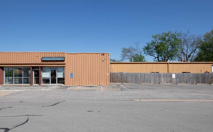 Pictures of Retail, Restaurant property located at 901 Main Street, Grandview, MO 64030 for lease - image #1