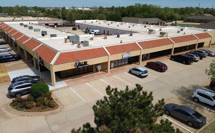 Pictures of Retail property located at 1700 S Kelly Ave, Edmond, OK 73013 for lease - image #1