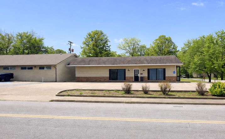 Pictures of Retail property located at 313 West Meadow Avenue, Springdale, AR 72764 for lease - image #1