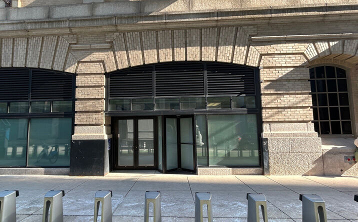 Pictures of Retail property located at 101 North Clinton Street, Chicago, IL 60661 for lease - image #1