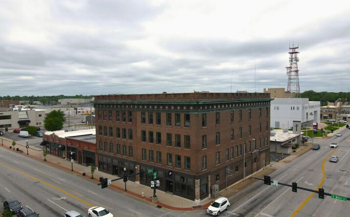 Pictures of Office property located at 702 S MAIN ST, JOPLIN, MO 64801 for lease - image #1
