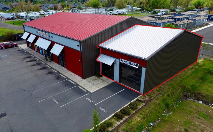 Pictures of Retail property located at 806 S Pacific Hwy, Talent, OR 97540 for lease - image #1