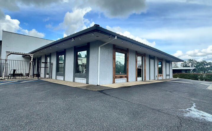 Pictures of Restaurant property located at 2704 Hartnell Ave, Redding, CA 96002 for lease - image #1